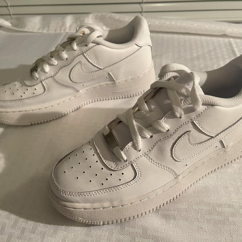 Nike Air Force 1 (GS) Boys Size 6Y White Leather Shoes